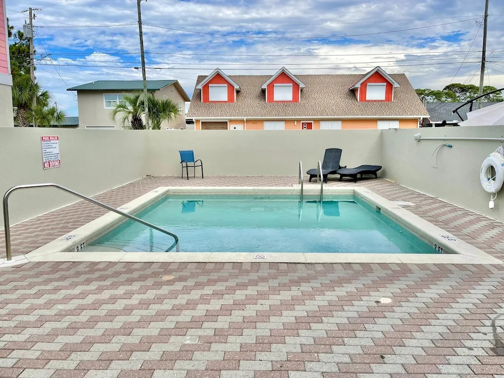 Mills Seaview Cottage by Forehand Rentals