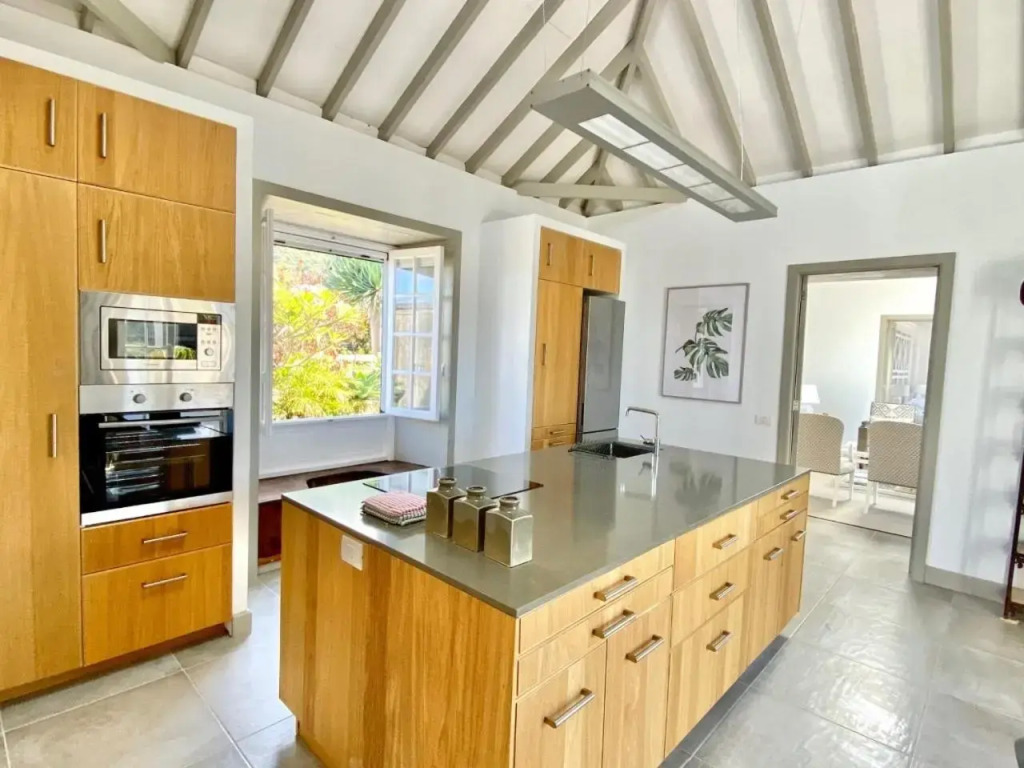 Exclusiva Casa Canaria con Magníficas Vistas al Mar