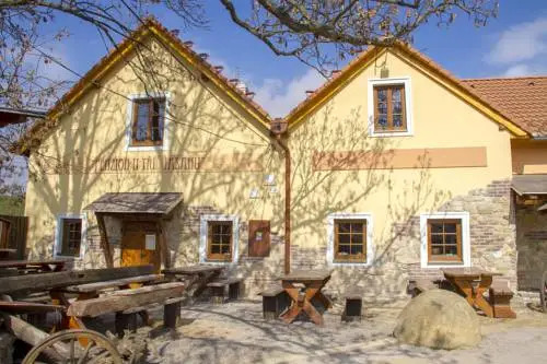 Restaurace & Penzion U Tří Jasanů