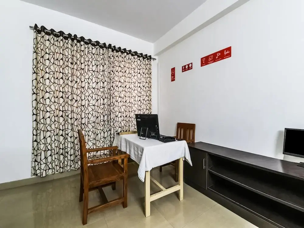 OYO 16653 Green City Service Apartment
