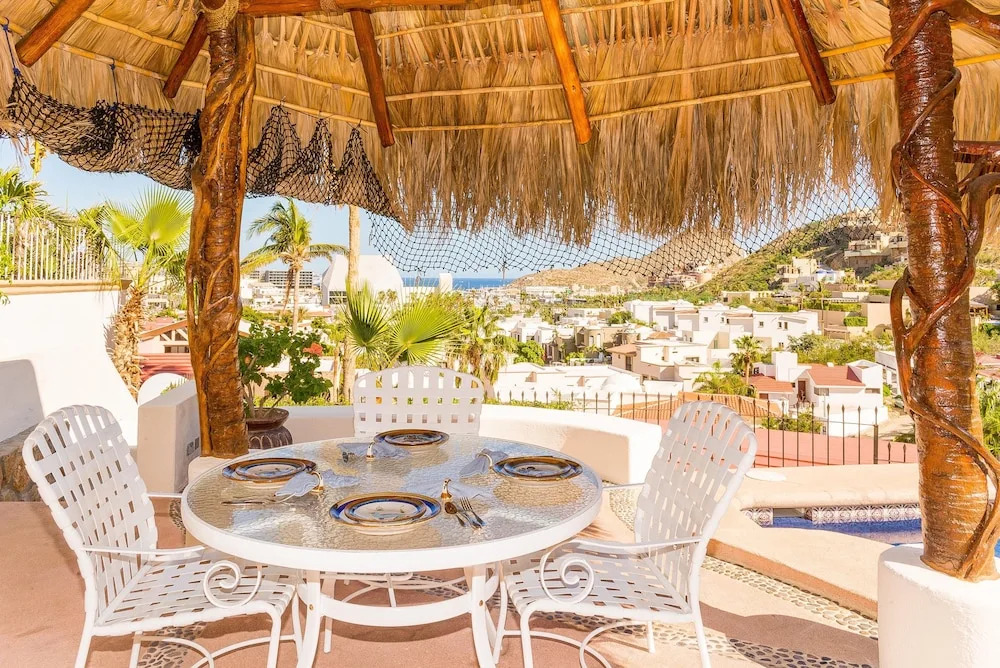Short Walk to Downtown&Beach from Villa Serrana
