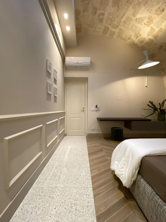 Apartment suitable for couples of friends or families, excellent location, luxurious, private atrium-Mariachiara by Dimore Garibaldi