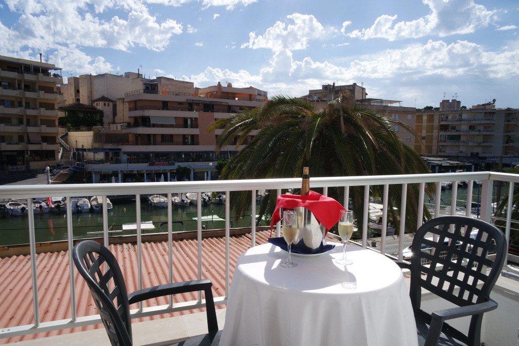 Hotel Es Nautico Suites