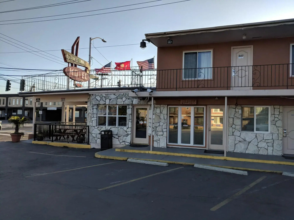 La Hacienda Motel