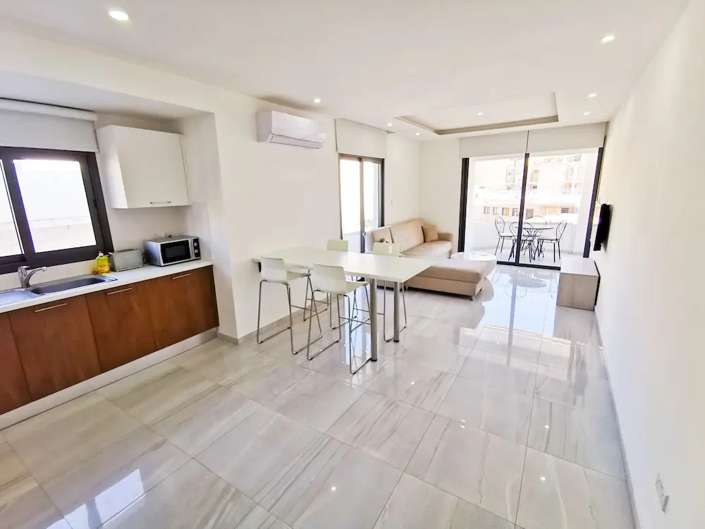 Vasilo Court Seaview City Apartment