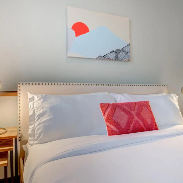 Kasa Relax in Your Spacious 1BD Pet Friendly Milwaukee