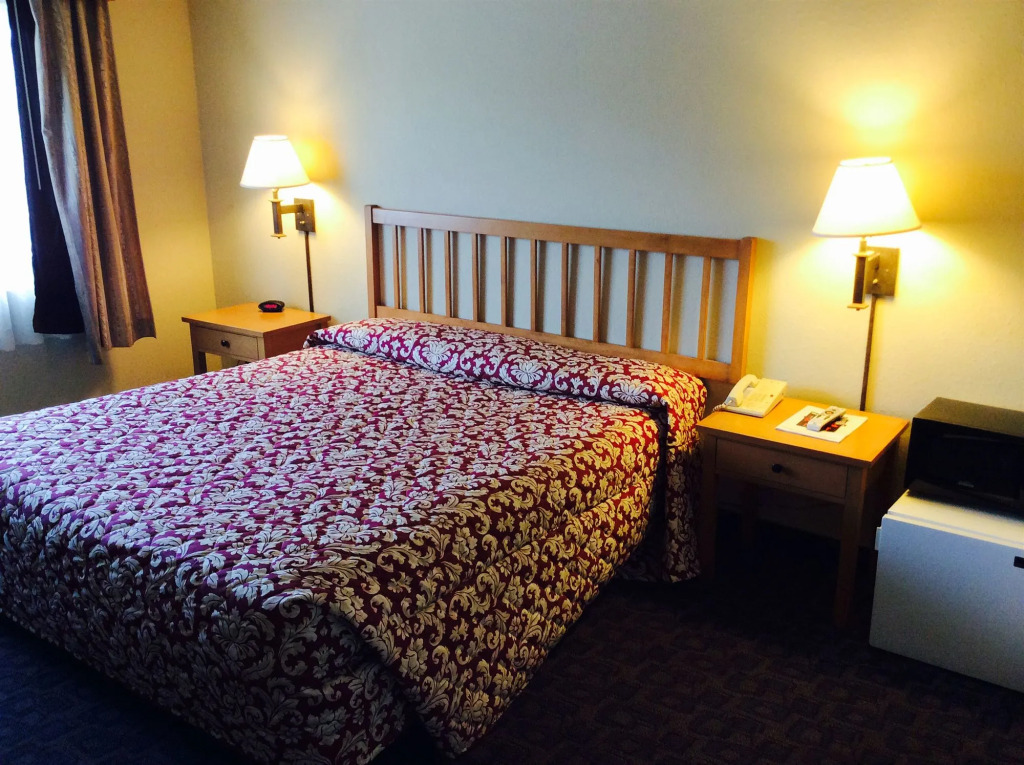 SeaSide Inn & Suites