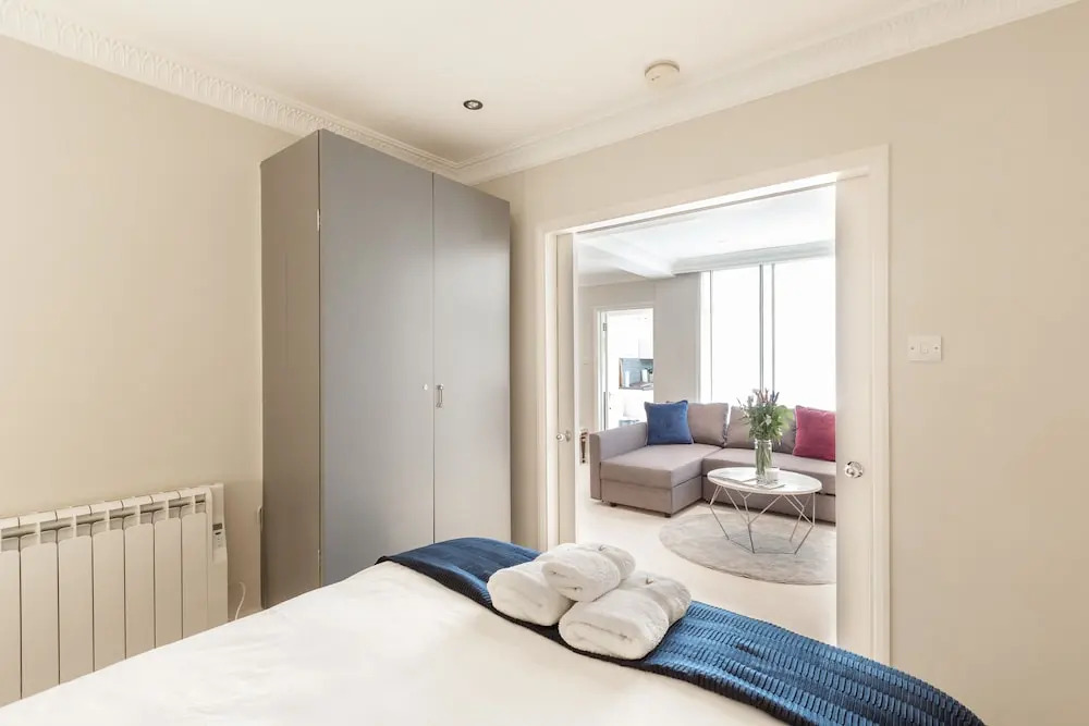 Elegant Double Bedroom in Belgravia