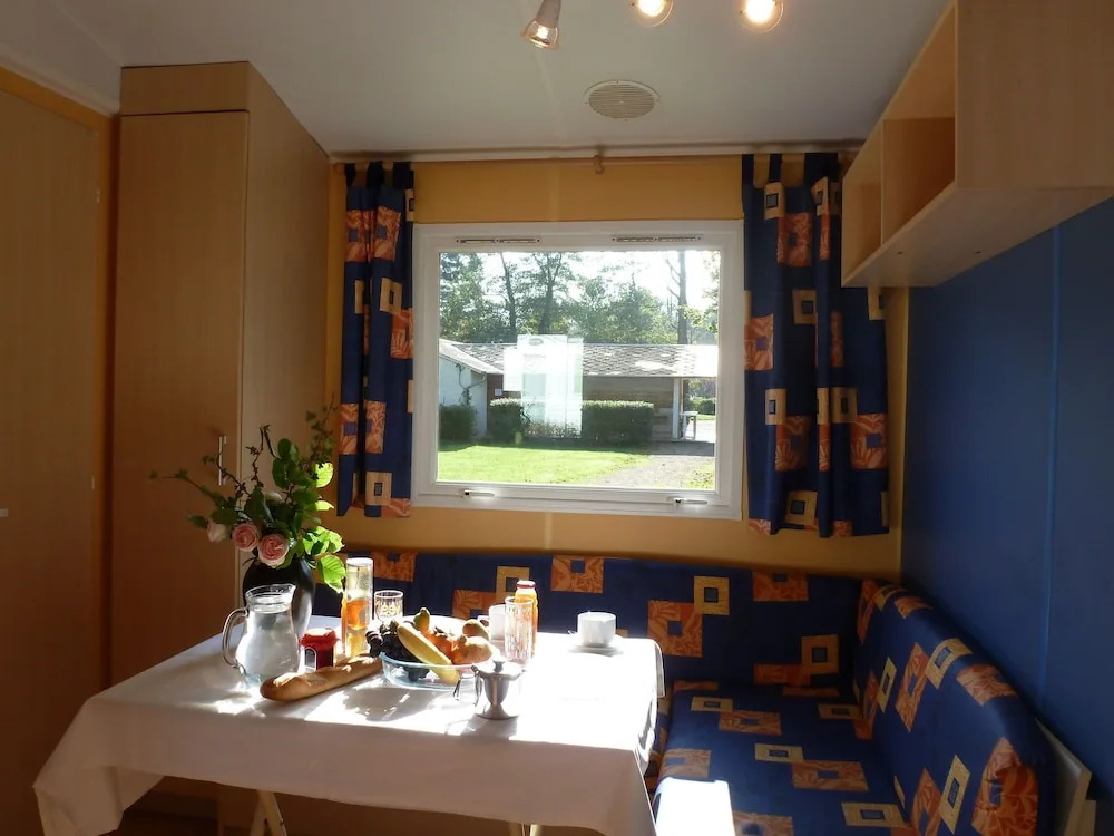 Cozy mobil home with an oven in the heart of Burgundy