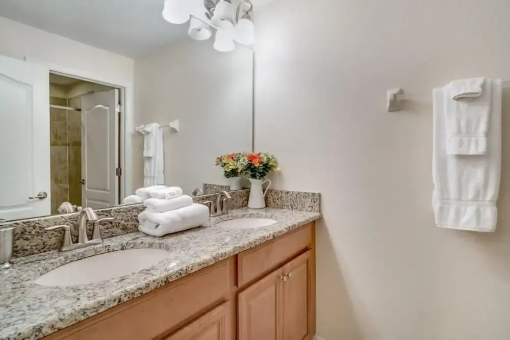 8944cuban 4 Bedroom Townhouse by RedAwning