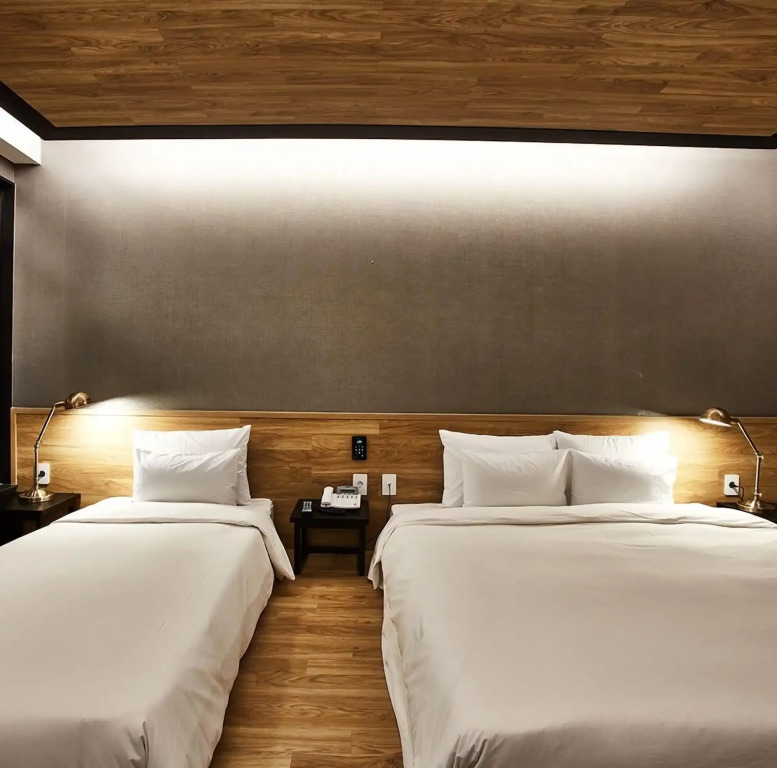 Hotel Wanted