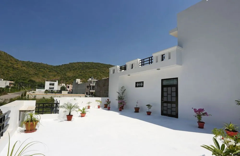 OYO 9715 Home Hill View Airport Road Udaipur