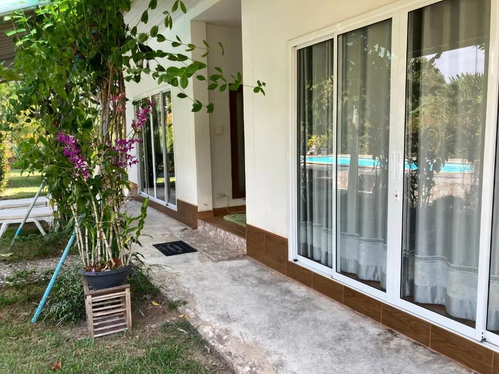 Vacation House with tropical garden and private pool
