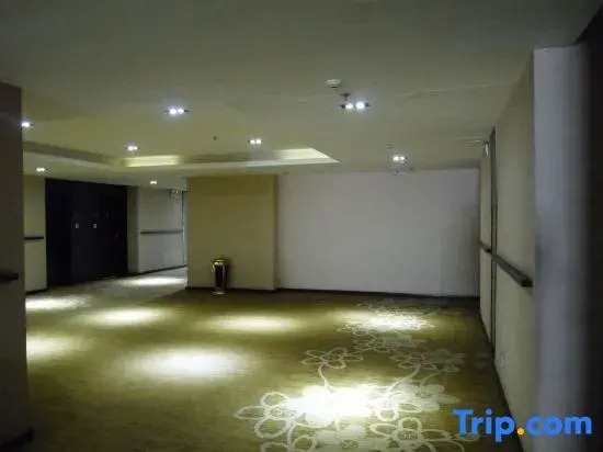 Xiuwu Zhongzhou Laurel Hotel (Xiuwu Station)