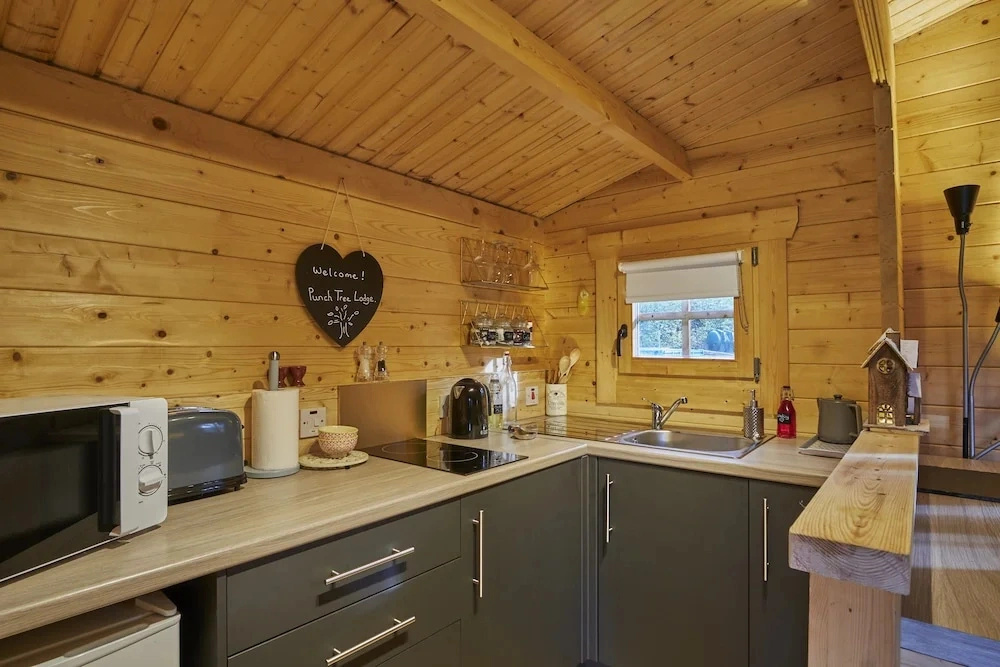 Punch Tree Cabins, Wood Burner & Hot Tub