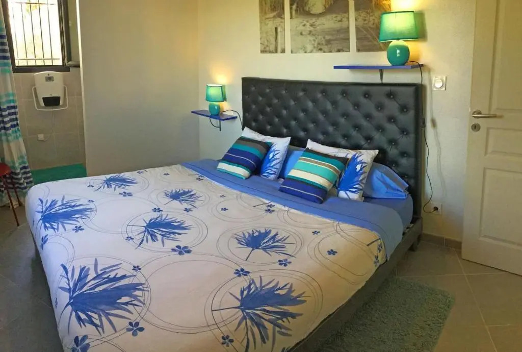 charming family house with pool located at Lisle sur la sorgue - sleeps 8