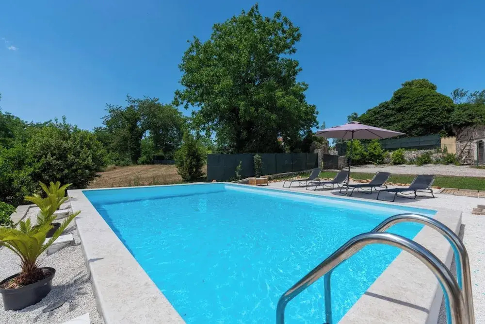 Holiday House with Private Pool Villa Ladybug