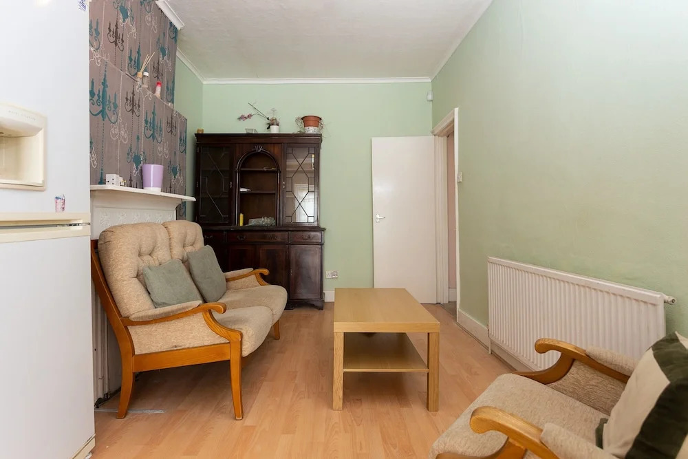 2 Bedroom House In Tooting With Garden