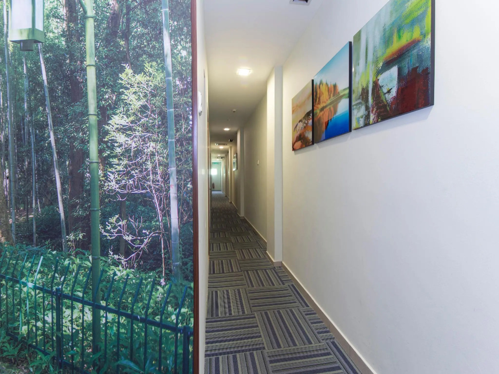 Rain Forest Hotel