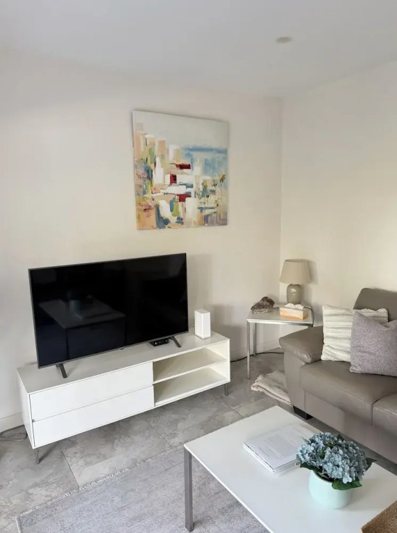 Manly 3 Bedroom Home - Upper Duplex