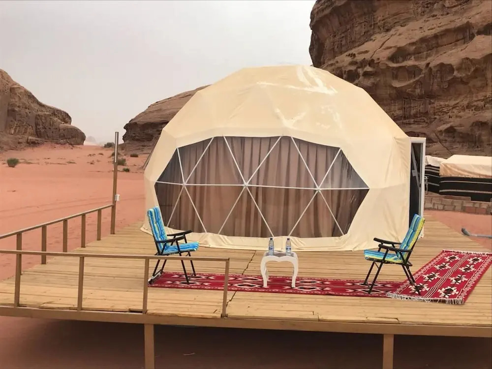 Desert planet camp