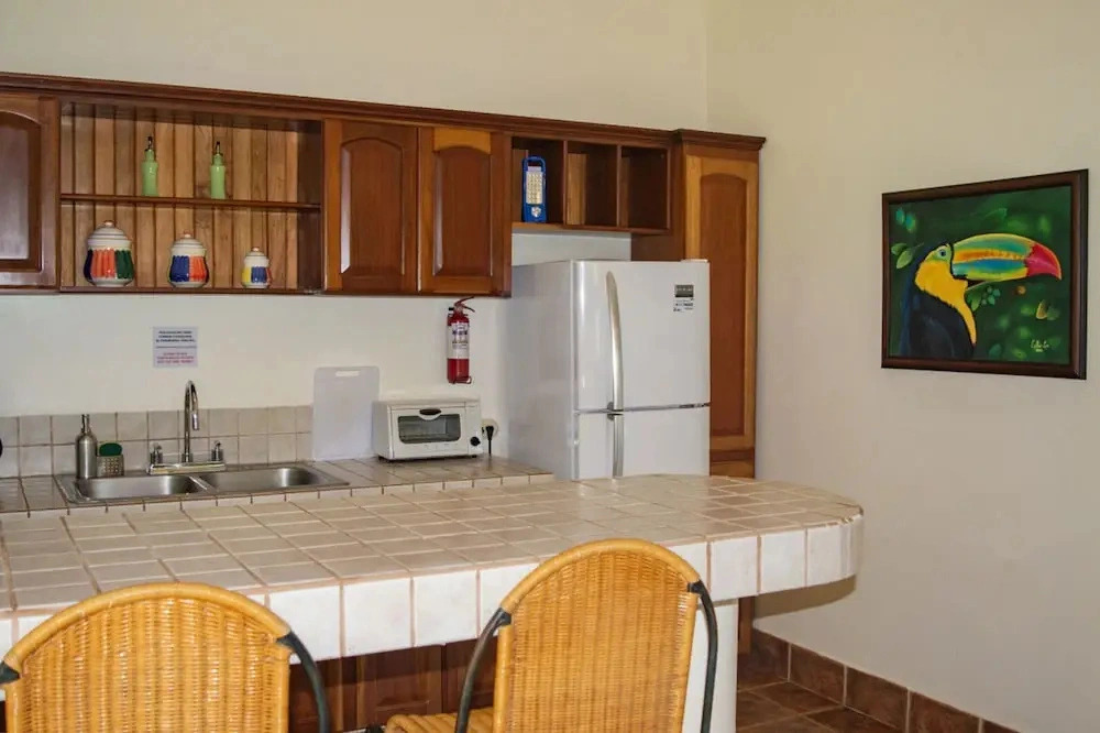 Private Suite 102 Walking Distance to the Beach