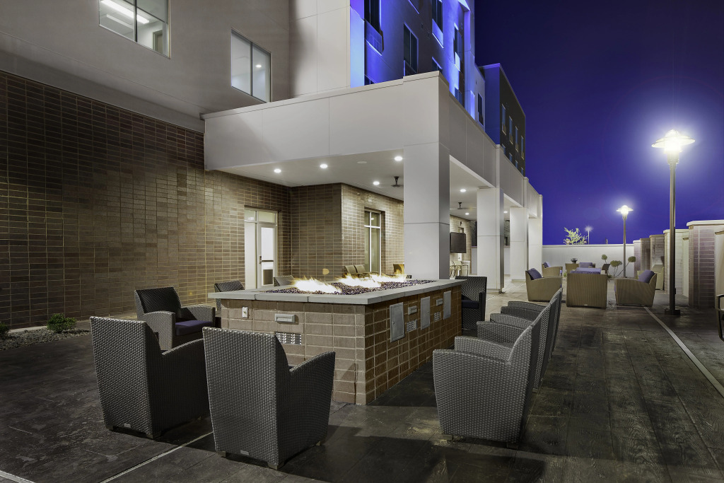Holiday Inn Express & Suites Lubbock Central - Univ Area by IHG