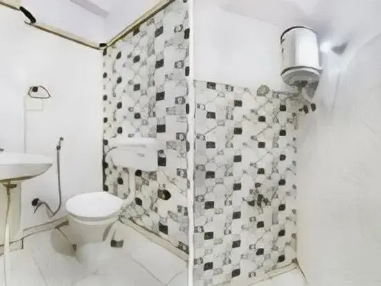 Hotel Amaira by OYO Rooms