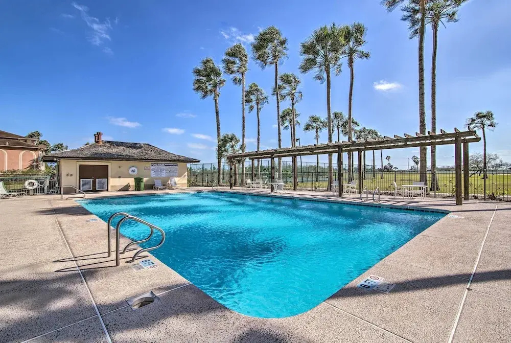 South Padre Paradise w/ Saltwater Pool Near Golf!