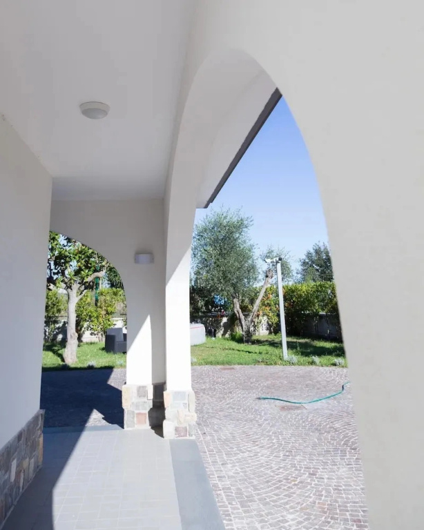 8 Rooms Hotel