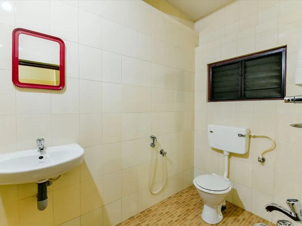 Oyo 23115 Hotel Saravana