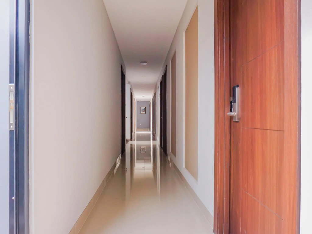 OYO Flagship 90343 Slipi Inn