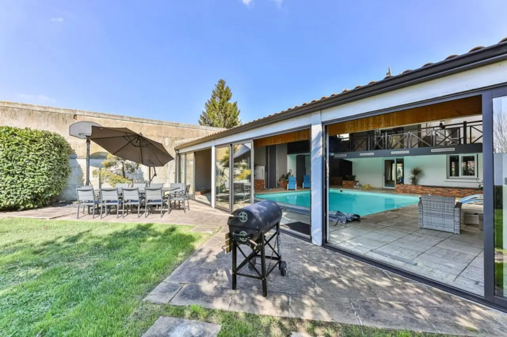 Splendide maison de 330m avec piscine interieure