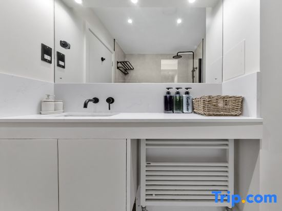 Tranquil 2B Japandi-Inspired Apt 2 min from St. Paul's