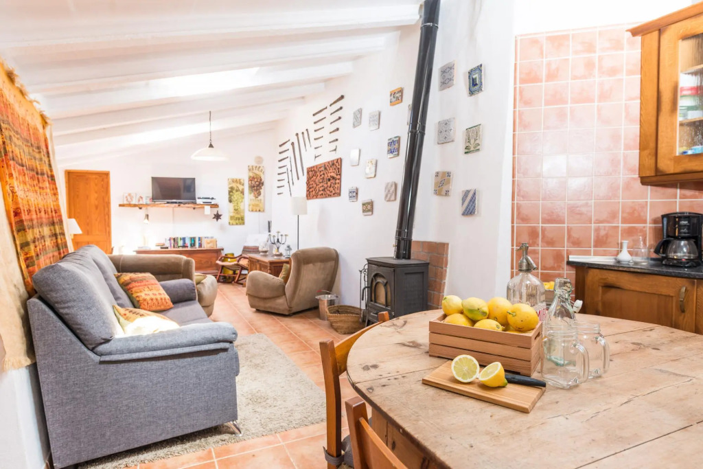 CAN MATEU - Chalet with terrace amidst the Tramuntana mountain range, a few km from Biniaraix  and Fornalutx. Free WiFi