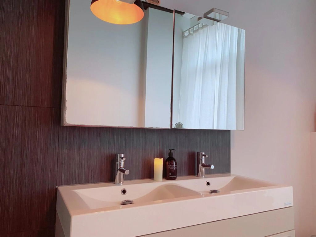 CoCo Paradiso suite - DJ booth, bar, cinema, terrace, bathtub, kingsize bed