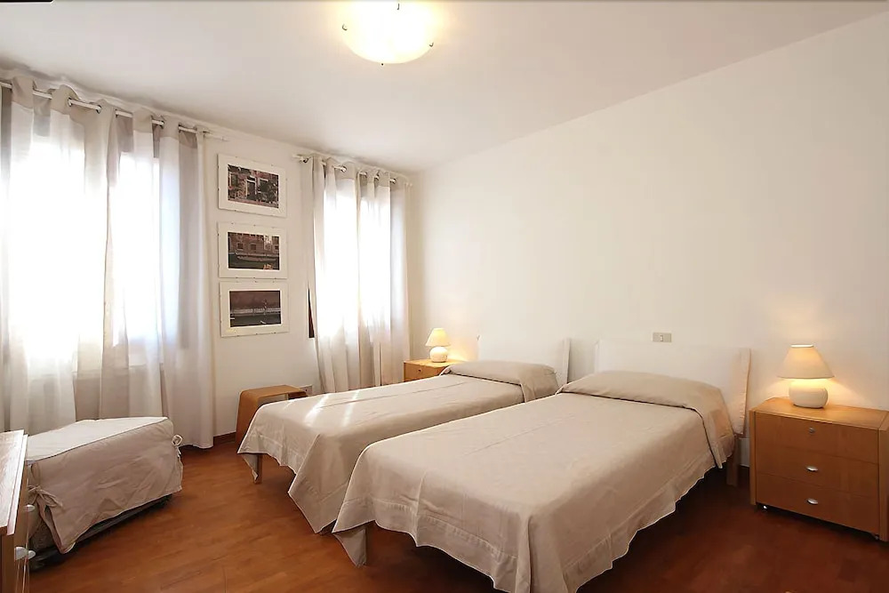 City Apartments - Lara