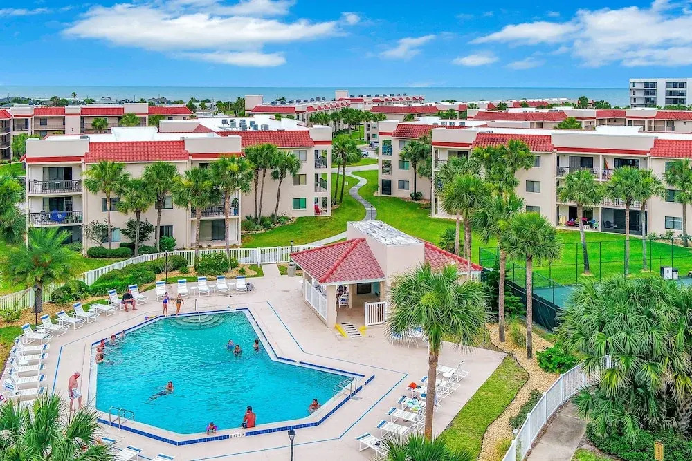 Third Floor Condo With Shared Pool, Free Wifi, Central AC, & Shared Tennis
