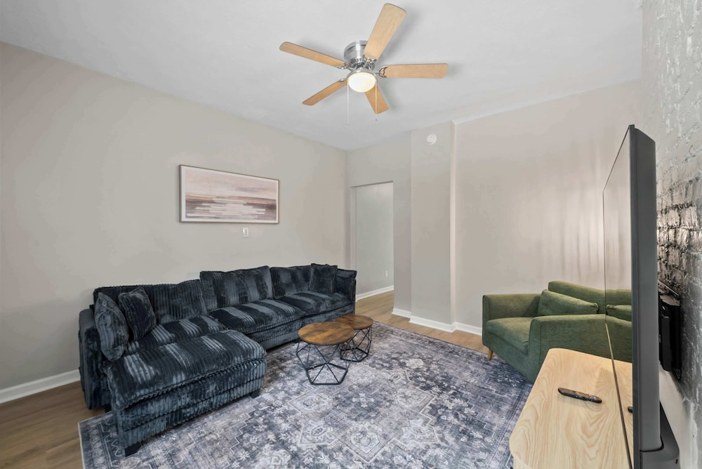 North Pearl Residencies 876