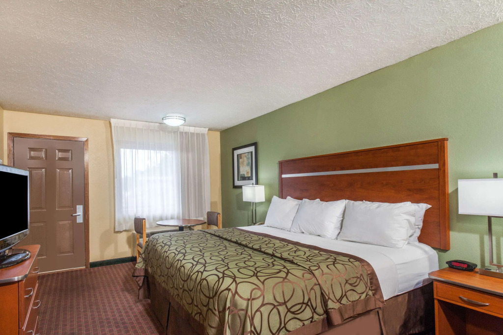 Baymont by Wyndham Pigeon Forge near Island Drive