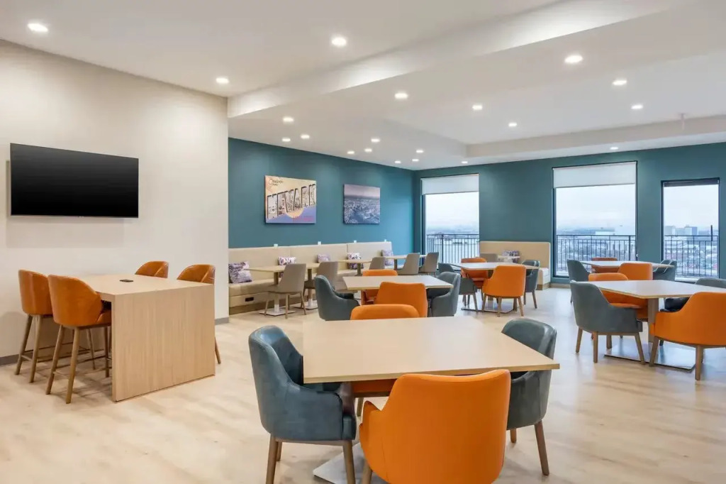 Comfort Inn & Suites Newark Liberty International Airport