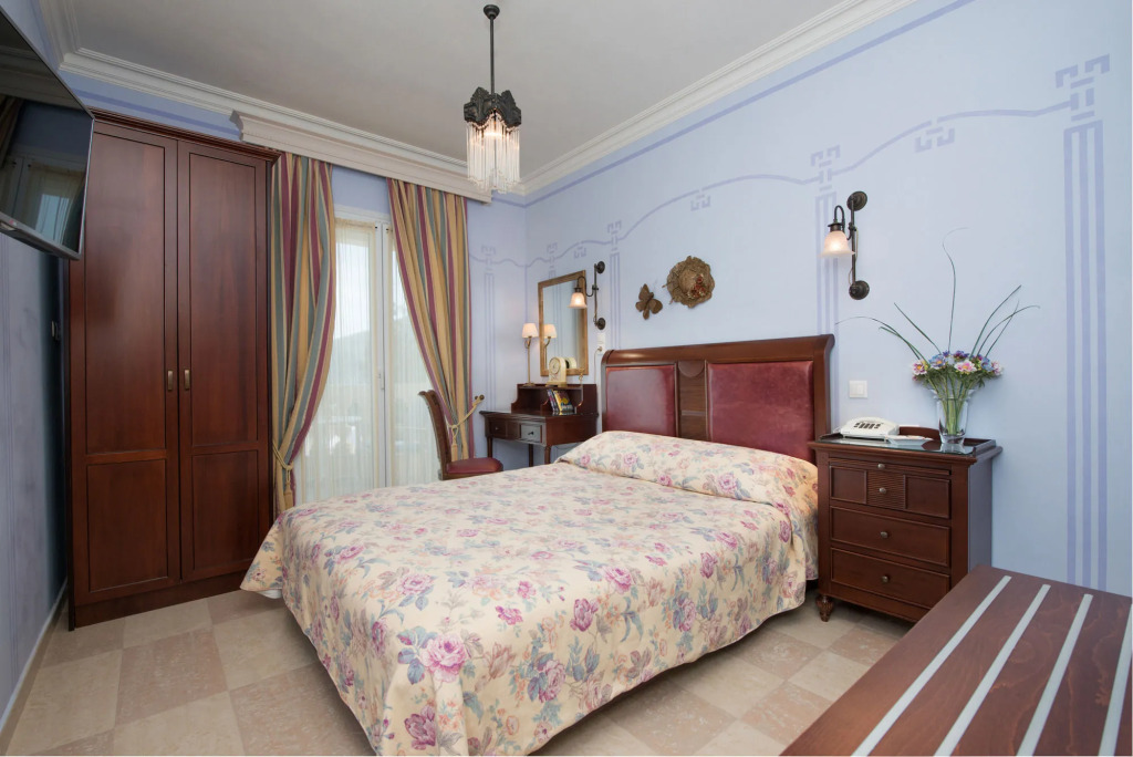 Enavlion Hotel