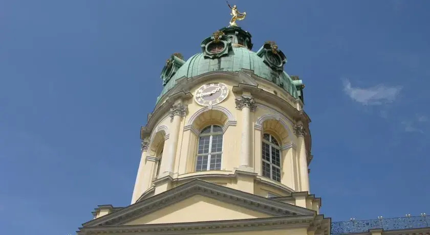 VISITCITY24 Castle Charlottenburg