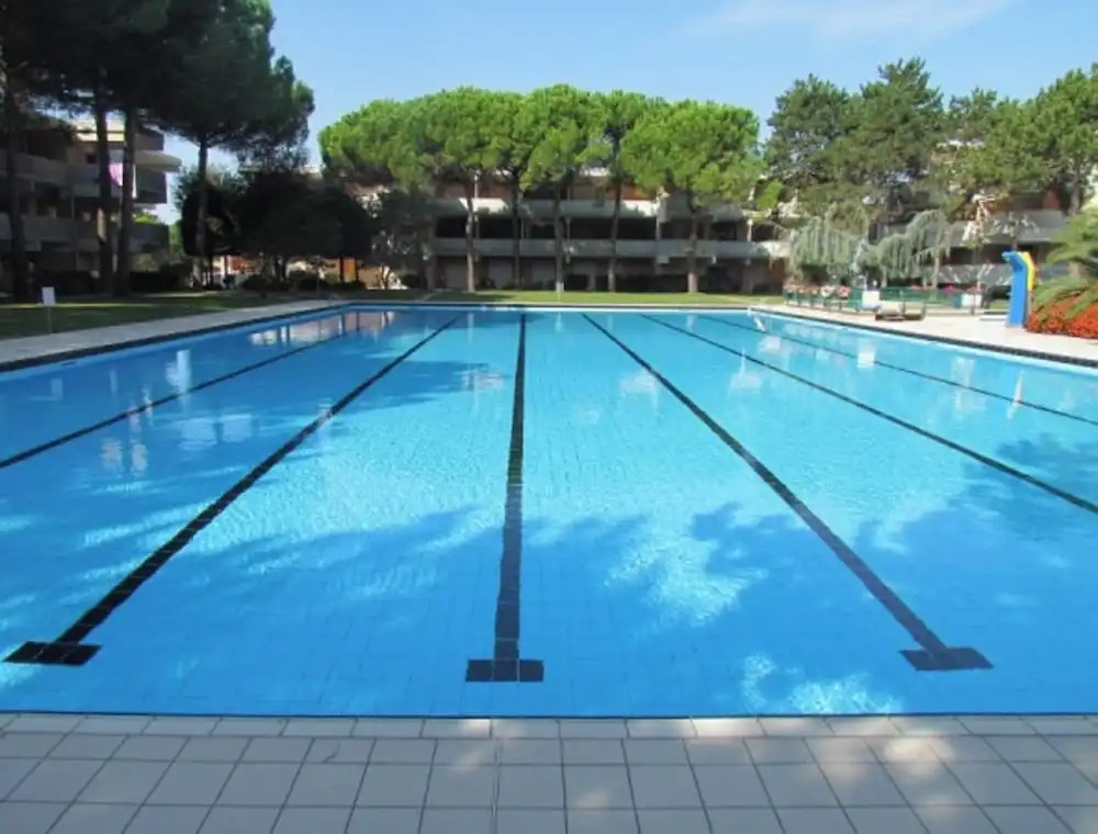Flat With Terrace Overlooking the Pool