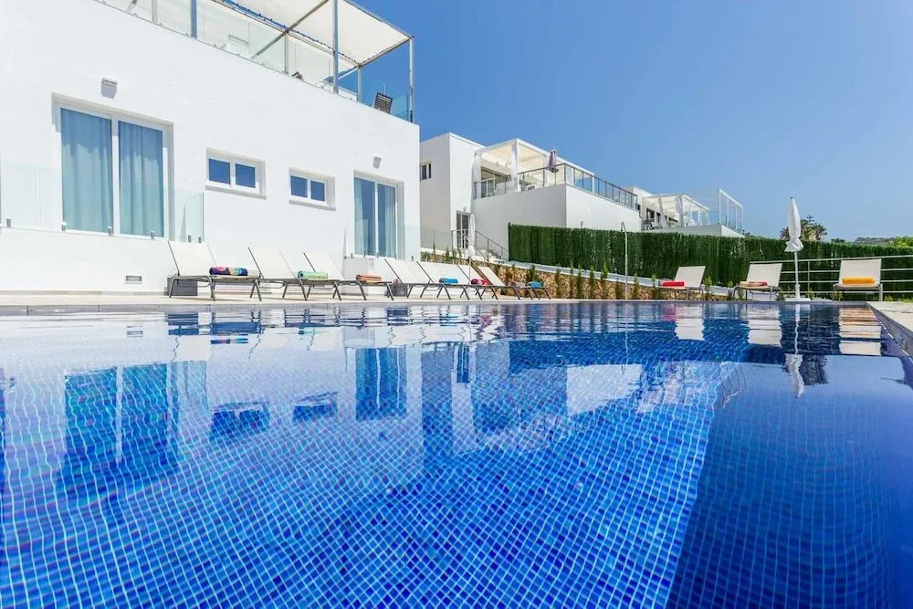 Villa Sunrise by 3VILLAS