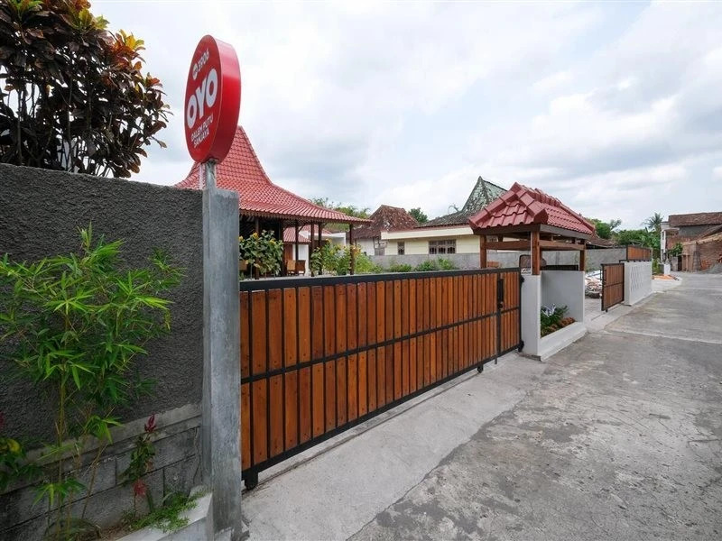 Dalem Putu Sanjaya Syariah by OYO Rooms