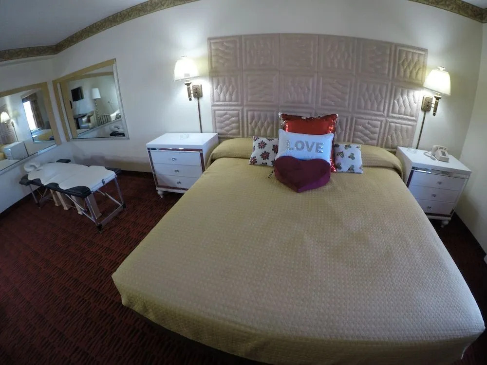 Luxe Inn and Suites