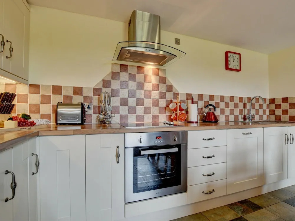 Lovely Apartment in Converted, Stone Barn Located in Tiverton
