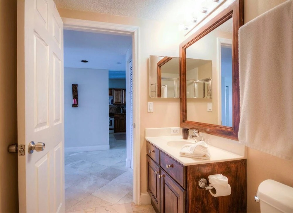 Le Golden Bay 1004 by Go Florida Condo, Sunny Isles