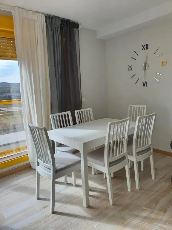 Apartamento nuevo, accesible y con piscina !!!